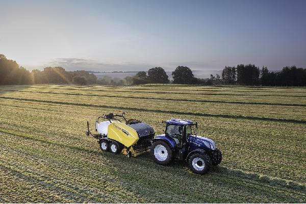 New Holland actualiza la oferta de rotoempacadoras de cámara fija para 2024  